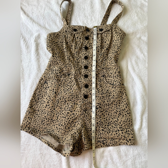 Volcom Cheetah Leopard Print Jean Romper Size Small Tan/ Black - Picture 4 of 7